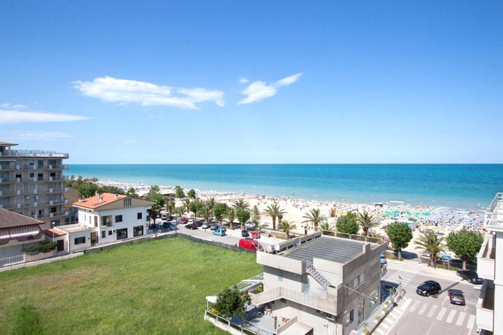 Hotel Joli ألبا أدرياتيكا المظهر الخارجي الصورة