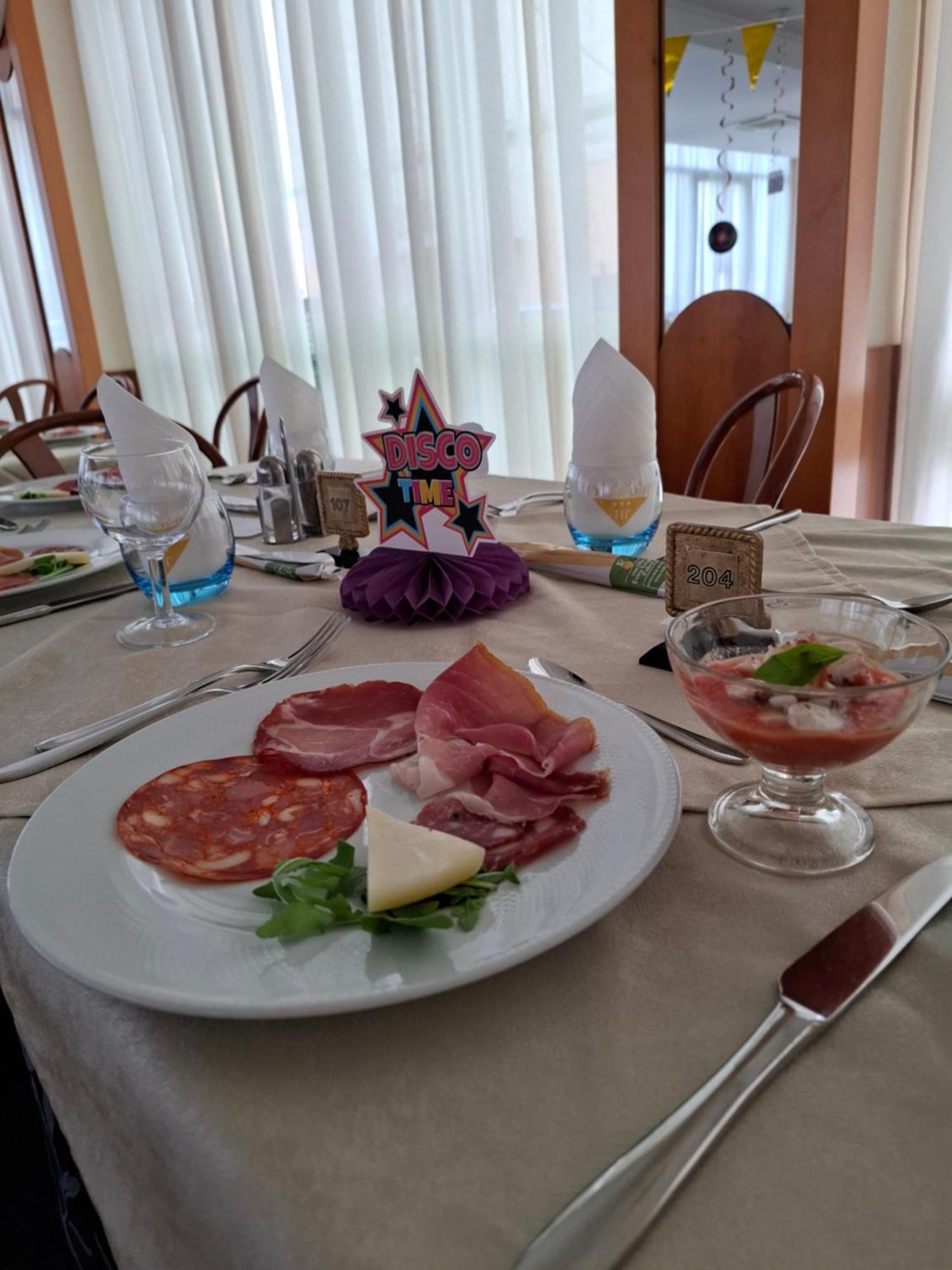 Hotel Joli ألبا أدرياتيكا المظهر الخارجي الصورة